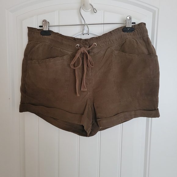 Forever 21 Green Women's Cargo Shorts - Picture 1 of 3